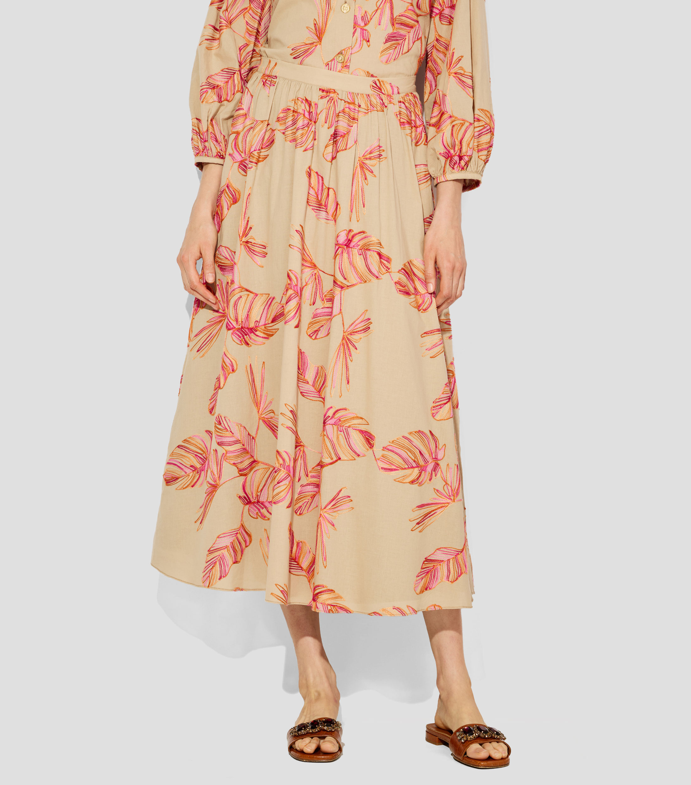 Falda midi de corte A con bordados Mujer